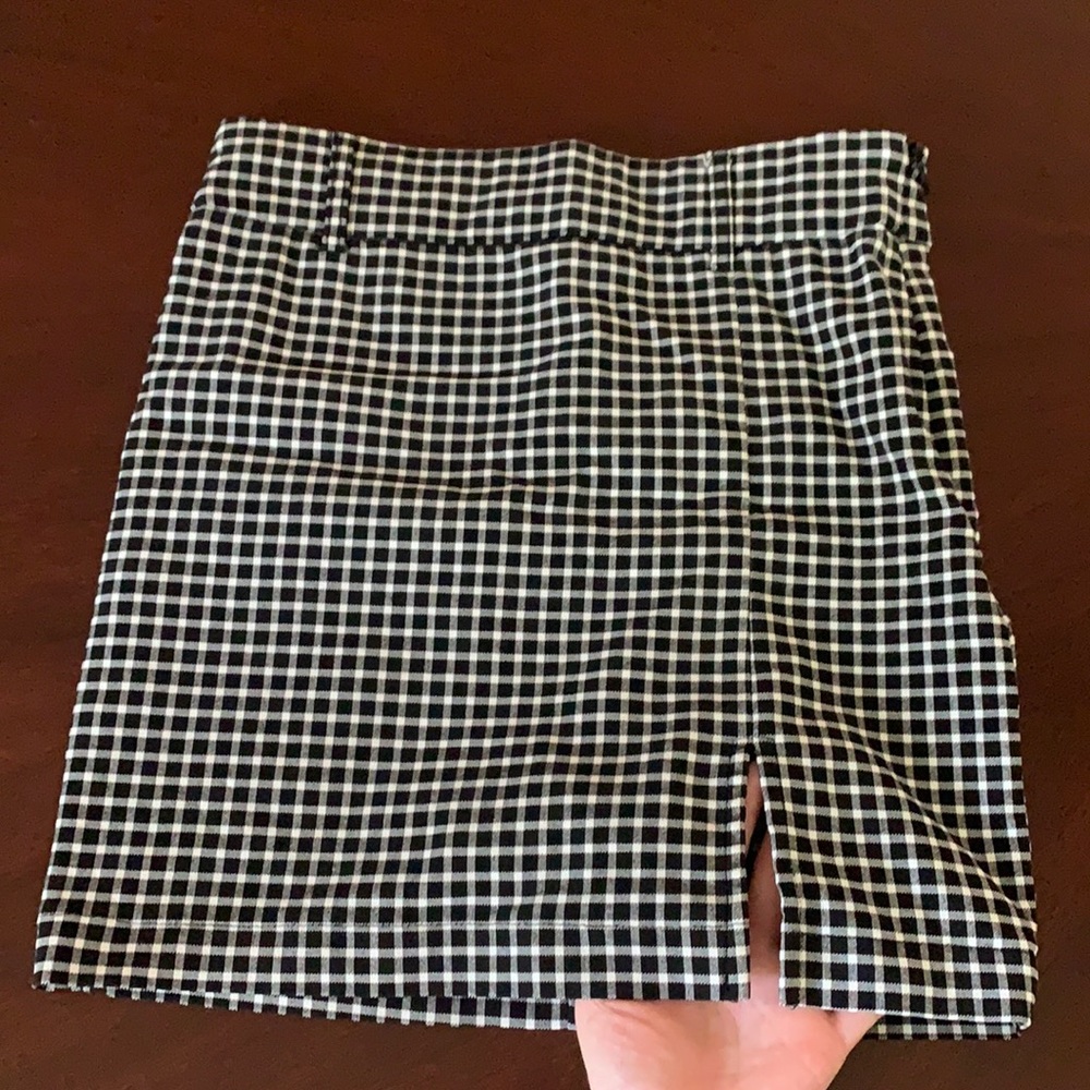 Grid skirt with slit